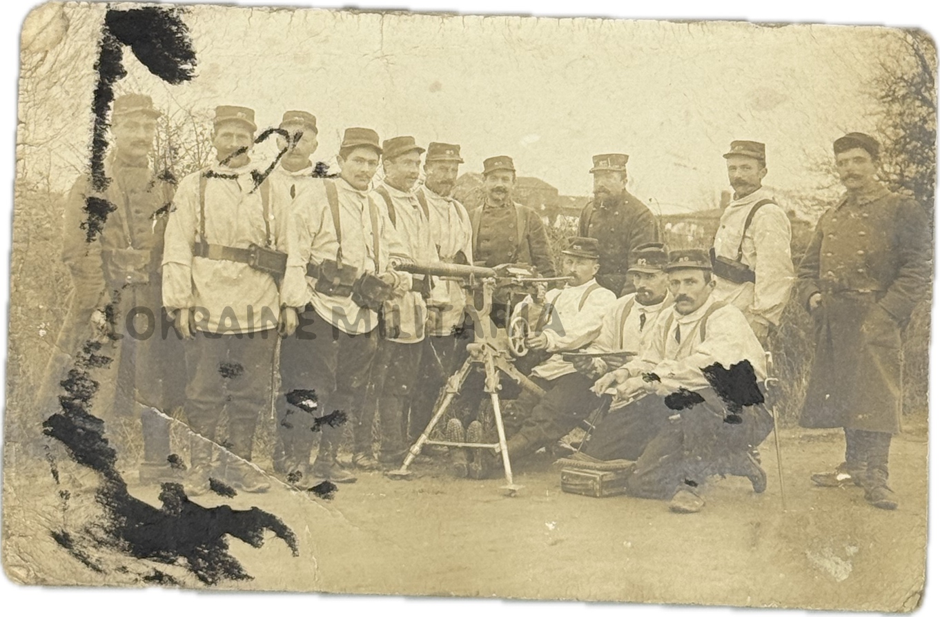 militaria : CP PHOTO GROUPE SOLDATS FRANÇAIS INFANTERIE MITRAILLEUSE DE PUTEAUX 1905