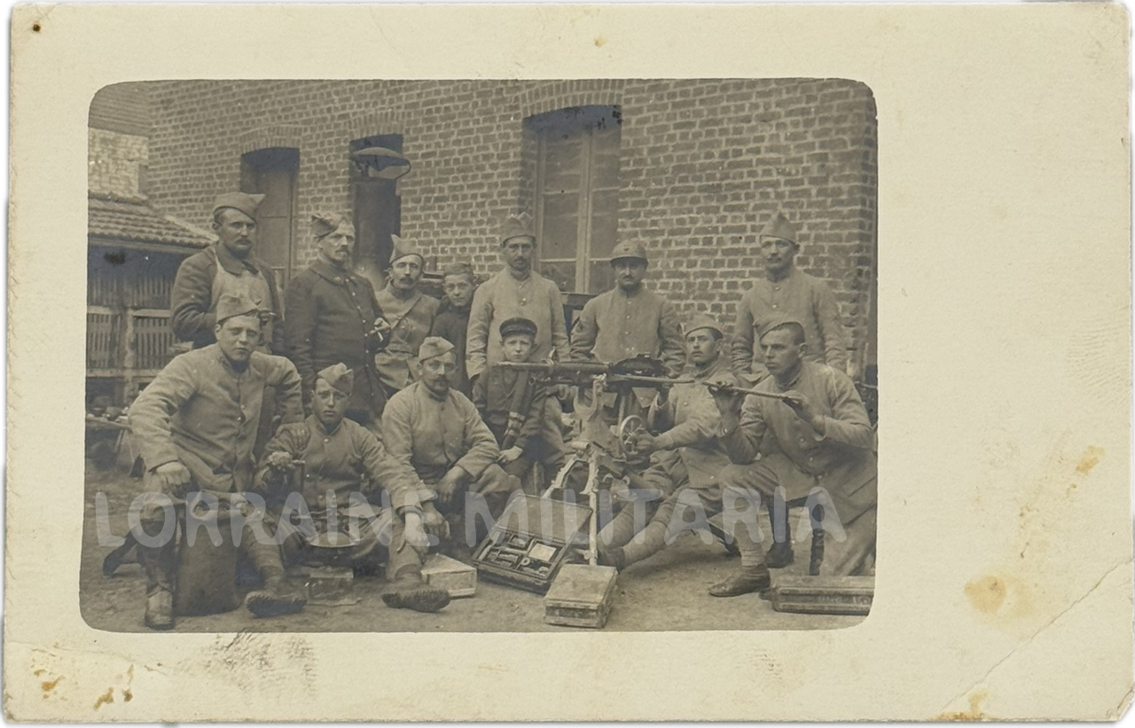 militaria : PHOTOS CP MITRAILLEURS AVEC SAINT-ETIENNE 1907 CAISSE ACCESSOIRES MOULIN A CAFE