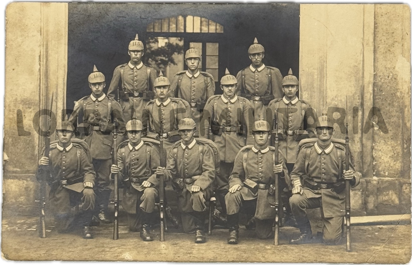 militaria : PHOTO CP GROUPE DE FANTASSINS ALLEMANDS DU 115 ÈME REGIMENT D'INFANTERIE HESSOIS