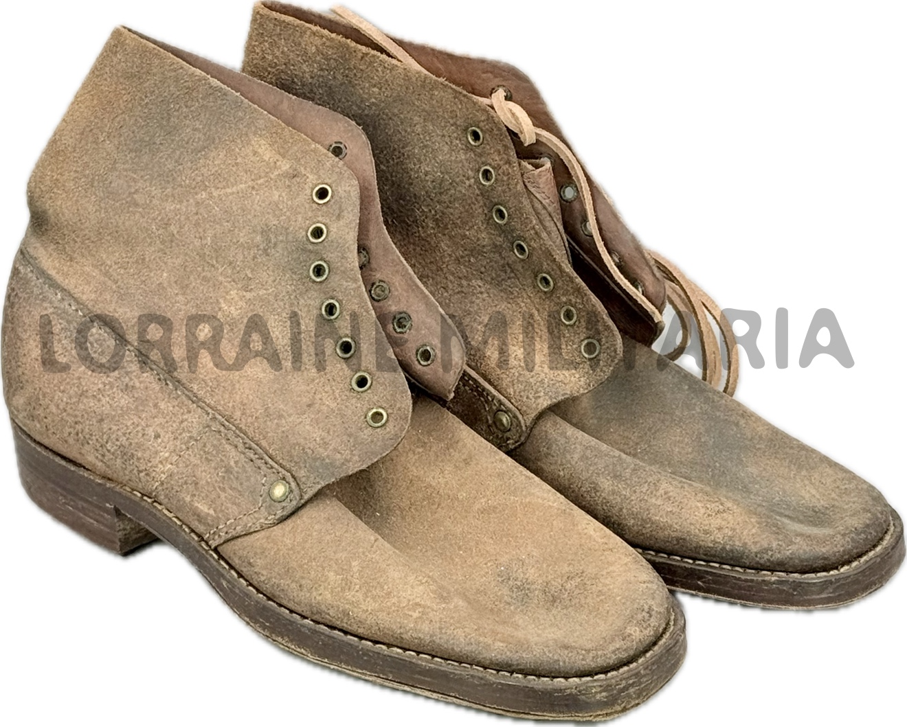 militaria : PAIRE DE BRODEQUINS TROUPES MODELE 1917 ETAT NEUF DE STOCK DATEE 1949